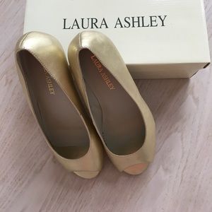 Open toed 1,5 inch wedge heel